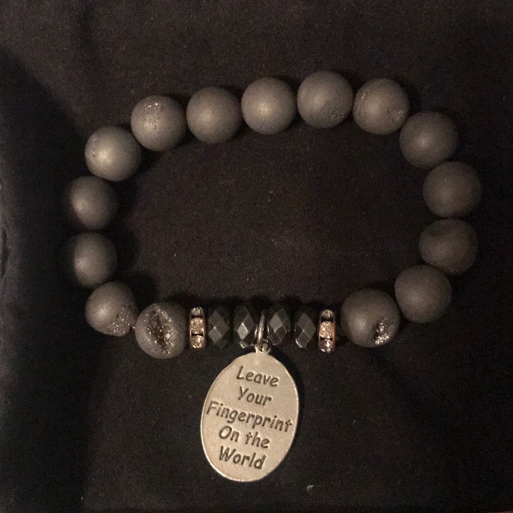 STONE AND JEWEL STRETCH BRACELET